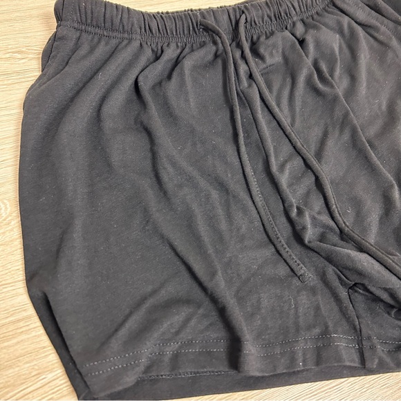 Black W shorts - Picture 5 of 9